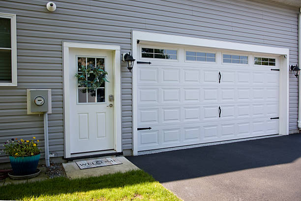 24/7 Emergency Garage Door Panel Replacement experts in Battle Creek, NE
